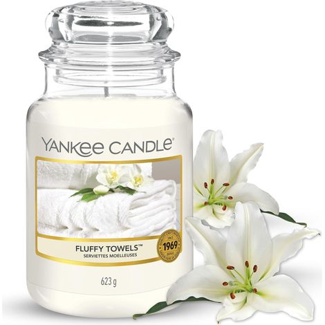 YANKEE CANDLE Candela Profumata In Giara Grande, Soffici Asciugamani, Durata Fino A 150 Ore, Fluffy Towels, 10.16 x 10.16 x 17.78 cm, 623 grammi (1/5)