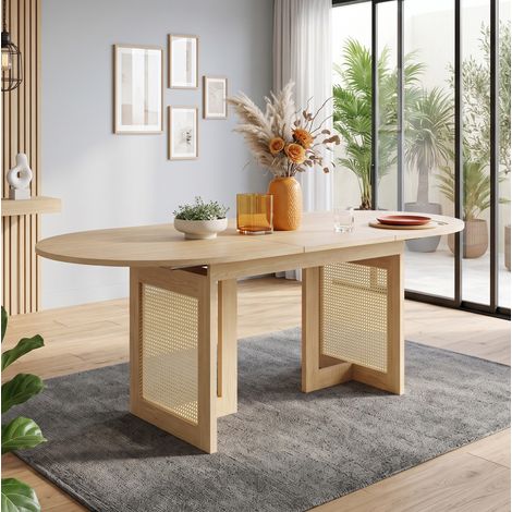 Mesa de comedor extensible con bordes redondeados, patas con efecto ratán y tablero de MDF con efecto roble. (1/5)