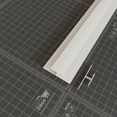 Mon Marché Déco – Profil de jonction PVC 8 mm – Longueur 2,60 m – Finition blanche pour lambris – Installation facile sur supports lisses