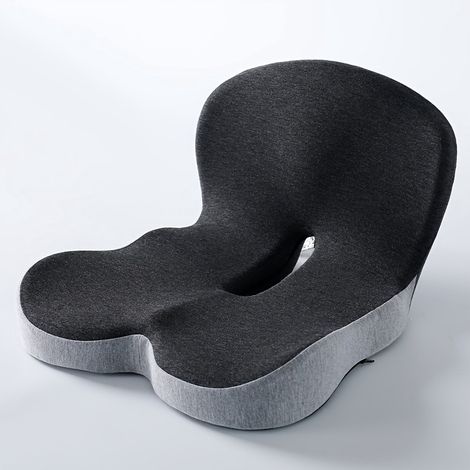 Questo cuscino integrato per seduta e schienale è dotato di un'anima in memory foam morbida ma di supporto che protegge fianchi e zona lombare durante le lunghe ore di seduta e allevia l'affaticame... (1/5)