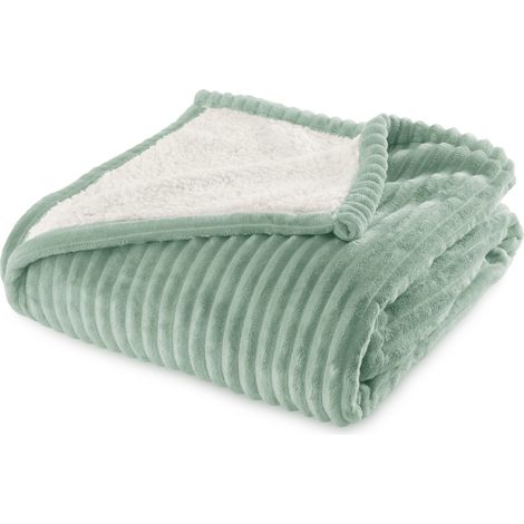 Plaid Sherpa 130x170 cm Vert tilleul - Doublé imitation mouton retourné - Tout doux et bien chaud (1/3)