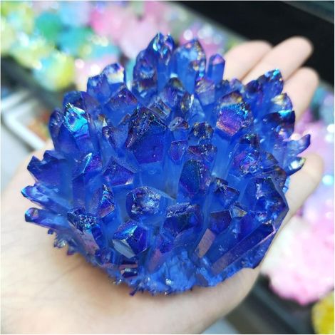 400-500g Belle grappe de Cristal de Quartz Bule Aura Electroplate avec Pierre Naturelle Arc-en-Ciel et for la décoration de la Maison Collections de la Maison (1/5)