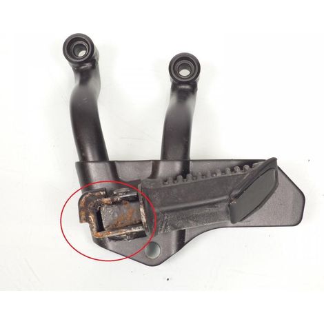 [PRODUIT D'OCCASION] Platine de repose pied passager gauche origine pour Moto Suzuki (1/4)