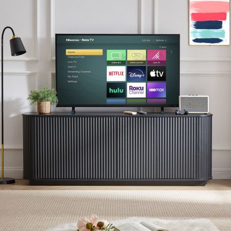 Buffet / Meuble TV — Un meuble de rangement en bois présentant un design à lattes verticales, adapté pour une utilisation dans la cuisine, la chambre ou le couloir.