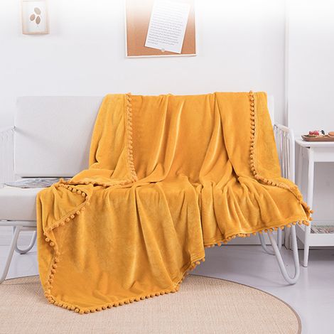 Couverture en flanelle à franges pompons, légère et confortable, jeté doux, pour canapé, convient en toutes saisons, jaune moutarde, env. 130 x 150 cm