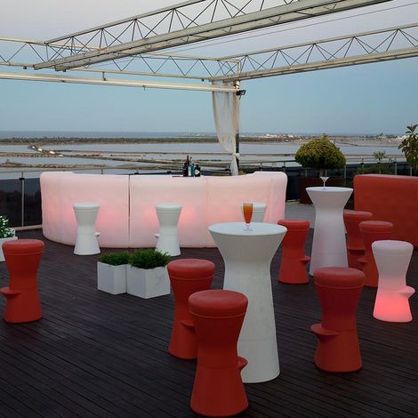 Barra IBIZA de 120 cm de largo con luz y carga solar o a pilas, muy resistente al uso en exteriores. Fabricada en polietileno (1/4)