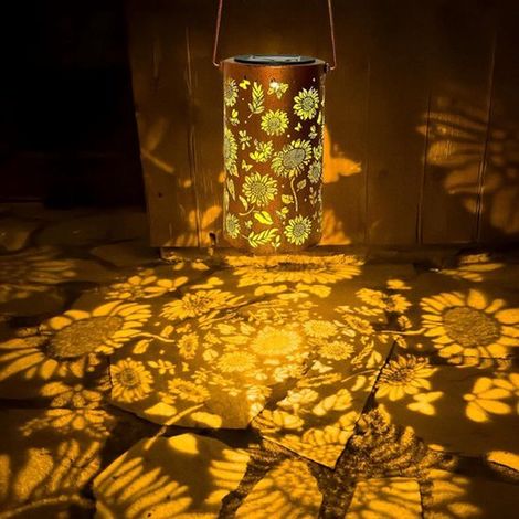 Lanterna solare in ferro battuto con motivo a girasole, luce decorativa da esterno da appendere (20x12 cm) (1/5)