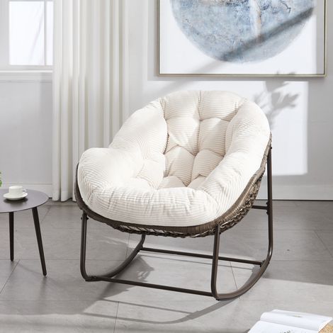 Véranda, terrasse, patio ou salon : fauteuil à bascule en rotin avec dossier, design ergonomique grand format (1/5)