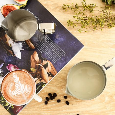 Tasse à mesurer japonaise en acier inoxydable de 350 ml pour l'art du latte, avec graduations estampées, tasse à faire fondre la cire, tasse à mousser le lait, mousseur à lait, accessoires pour le caf (1/5)