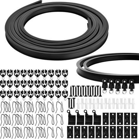 Accessoires pour rideaux : rail de rideau noir de 5 mètres, crochets pointus, poulies et supports de fixation.