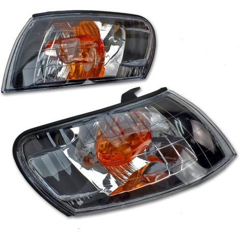 Una coppia di luci di posizione angolari trasparenti per Toyota Corolla AE100, AE101 e E100 (1993-1997). (1/3)