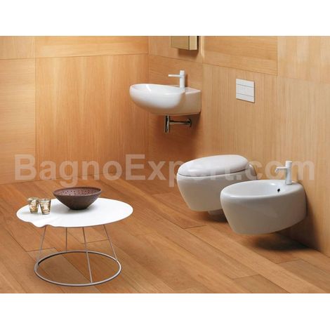 Sanitari Touch sospesi senza brida con sedile avvolgente di (1/3)