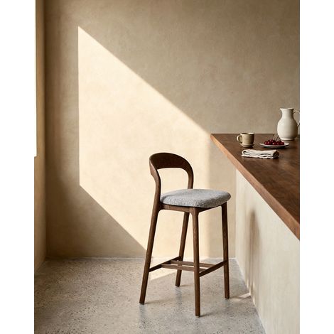 Sgabello da bar 45x48x95,5 cm in legno di frassino noce, seduta in tessuto testurizzato - CHICFURN (1/5)