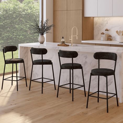 Lote de 4 taburetes de bar MIKI con respaldo curvo de tejido de chenilla negro y patas de metal negro (1/5)