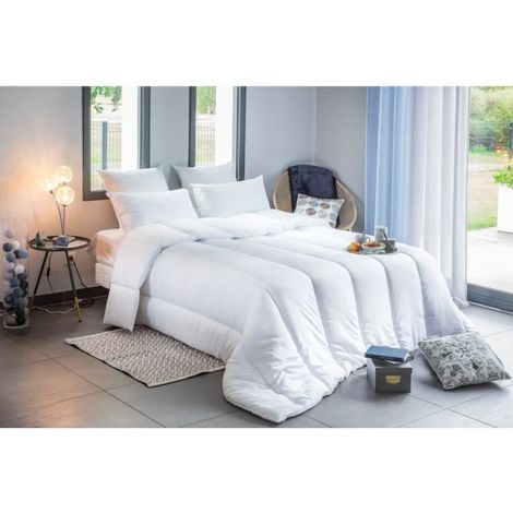 Les Tendances – Couette tempérée microfibre 140x200cm – Enveloppe 100% polyester – Garnissage 300g/m² – Piquage lignes – Fabrication française