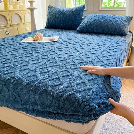 Housse de matelas en taffetas pièce unique couvre-lit en velours de lait chaud d\'hiver protège-matelas antidérapant de couleur unie (1/3)
