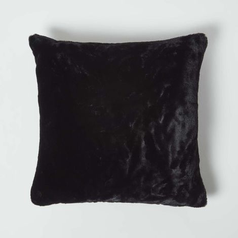 HOMESCAPES Soft Touch Faux Fur Black Cushion 46 x 46 cm (1/5)