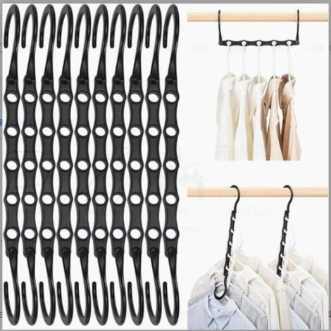 Ensemble de 10 cintres magiques pour penderie, optimisant l'espace et le rangement des vêtements dans un placard noir. (1/5)