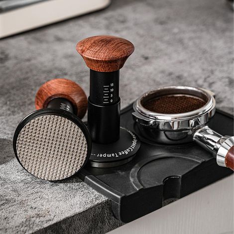 Kaffeetamper mit geprägtem Boden, Espressofilterhalter, Tamper mit konstanter Kraft und abgestufter Feder, 53 mm (1/5)