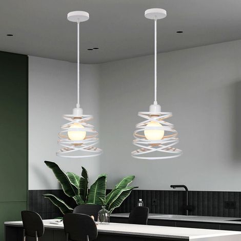 Ce lot de deux suspensions de style industriel est équipé de douilles E27 et d'abat-jour de 20 cm de diamètre. De couleur blanche, il est orné d'abat-jour en fer forgé. Il convient parfaitement aux co (1/5)
