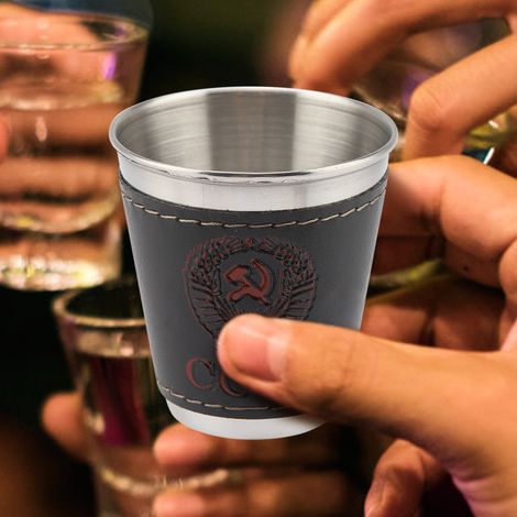 Lot de 4 mini-verres à vin portables de 70 ml en acier inoxydable avec étui en cuir, parfaits pour les voyages et les pique-niques. (1/5)