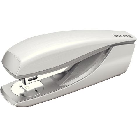 Leitz Cucitrice da Ufficio, Capacità fino a 30 Fogli, Bianco (Ghiaccio), Design Ergonomico in Metallo, Include Punti, Gamma Style, Retail Box, 55626004 (1/4)