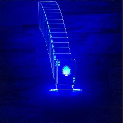 Cette veilleuse LED 3D, au design raffiné en forme de cartes à jouer, est un cadeau idéal pour les bébés. Tactile et décorative, elle est parfaite pour les frères et sœurs. Elle propose également 7 co (1/5)