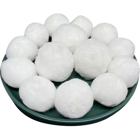 Boule filtrante en fibre blanche pour filtration eau piscine, matériau polyester haute efficacité, alternative sable, remplacement cartouche, pack de 6 pièces, usage spa et bassin.