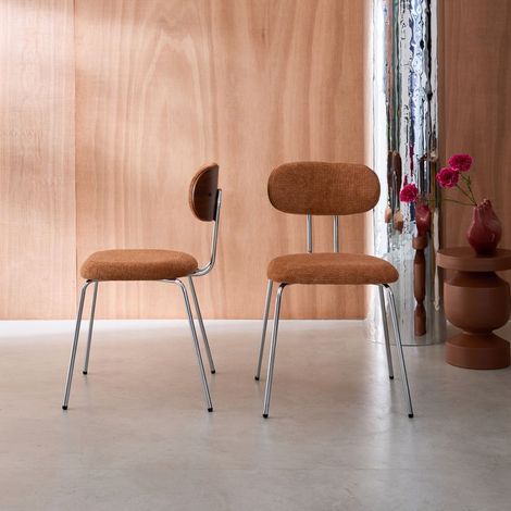 2 chaises décor bois courbé teinté noyer et tissu déperlant terracotta. pieds métal chromé - L 45 x P 55 x H 80cm - Erin