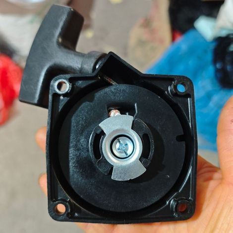 La plaque de traction A051000841 est compatible avec les démarreurs Echo Starter Recycle PB-650 et PB-750. (1/4)