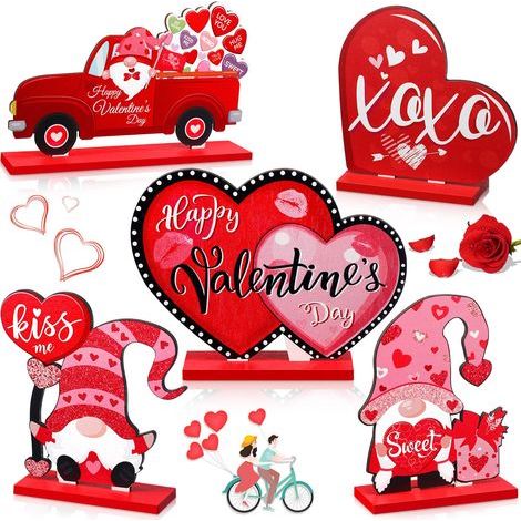 Fünf Tischdekorationen und Accessoires aus Holz für den Valentinstag (rot). (1/5)