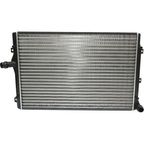 Radiatore raffreddamento acqua motore – Audi, Seat, Skoda, VW (motori 1.2 – 2.0 Diesel) Dimensioni: 647 × 440 × 32 mm Codici OEM compatibili: 3C0121253AR, 3C0121253Q, 53425A, 1924001040 (1/5)