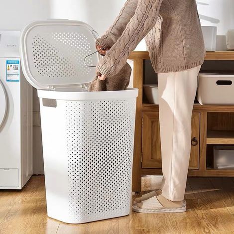 Bac à linge sale avec couvercle. Bonne ventilation. Poignée ergonomique. Pour salle de bain ou buanderie. 100 % recyclé, blanc. 44 x 35 x 58 cm, très grand format. (1/5)