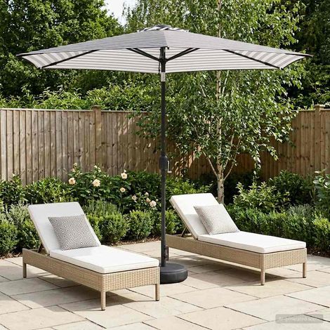 Parasol de jardín con luces LED y base 270 x 270 cm Poliéster
