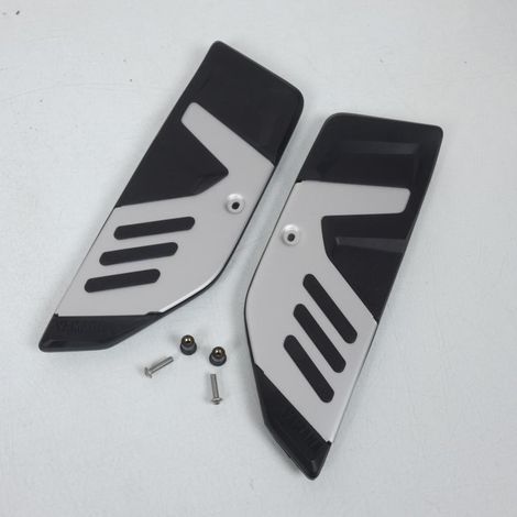 Protection marche pied inférieur origine pour scooter Yamaha 530 (1/3)
