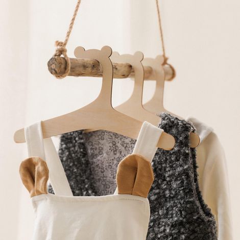 9-Zoll-Kleiderbügel aus Holz für Babykleidung, Set mit 20 Holzkleiderbügeln für Neugeborene (Mädchen und Jungen), für Kinderzimmer, Kleinkinder, Babys, zur Aufbewahrung von Kleidung, Mänteln, Hosen im
