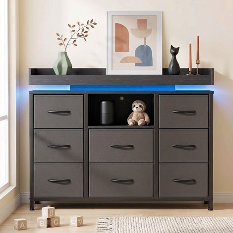 Kommode mit 8 Stoffschubladen, RGB-LED-Beleuchtung und USB-Anschlüssen - Sideboard 108x30x82 cm für Wohn- und Schlafzimmer - Schwarz