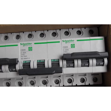 1 DISJONCTEUR C60N 3P C 20A 3 Poles SCHNEIDER M9F11320