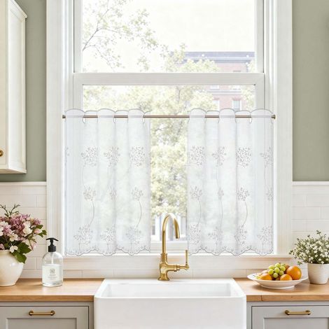 Rideau Cuisine Voilage Brise-Bise, Petits Rideaux Courts, 65L x 60H(cm) Lot de 2 à Passe-Tringle, Blanc avec Broderie Blanche, Style Champêtre pour Fenêtre,Placard,sous-Evier,Chambre et Café (1/5)