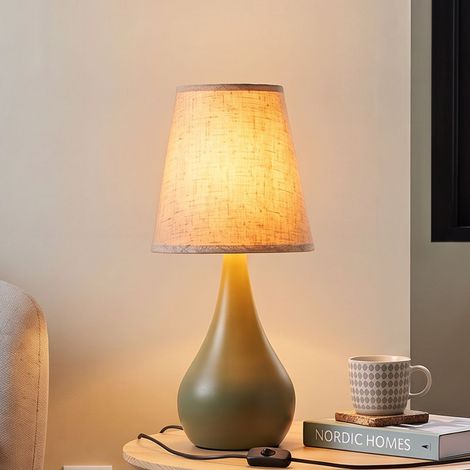 Tischlampe mit grünem Vasen-Typ-Ständer und beigefarbener Stofftulpe (1/5)