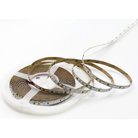 Bande lumineuse flexible à LED basse tension, lumière jaune chaude, adaptée à un usage domestique et commercial. (1/5)