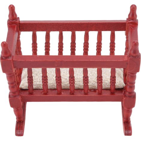Berceau miniature pour bébé, sûr, en bois rouge vif brillant, idéal pour maison de poupée à l'échelle 1:12. (1/5)
