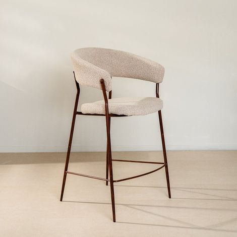 Tabouret de bar bouclé couleur sable Ryo - structure aspect noyer (1/5)