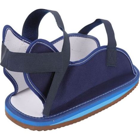 Chaussure médicale post-traumatique en mousse aérée pour fracture du pied, confortable et sécurisée. (1/5)