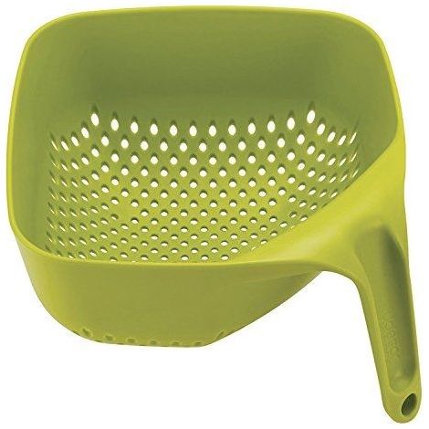 Colador cuadrado Joseph Joseph de tamaño mediano, color verde, ergonómico, apilable, con drenaje rápido, apto para lavavajillas y libre de BPA.
