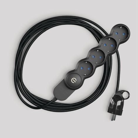 creative cables -  Multipresa tedesca con cavo in tessuto nero lucido e spina Schuko con anello comfort
