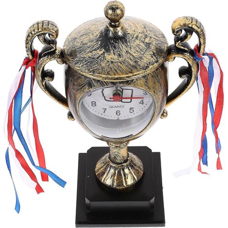 Cet ensemble de trois réveils de bureau dorés en forme de trophée est conçu pour les diplômés et les étudiants, alliant fonctionnalité et style pour votre maison ou votre bureau. (1/5)
