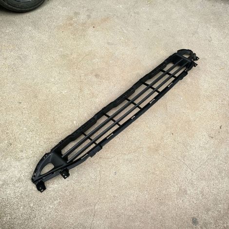 62254-6RS0A is suitable for the 2021 Nissan X-Trail T33 front bumper lower grille and front bumper ventilation mesh. (1/4)