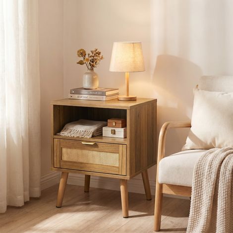 Table de chevet en rotin finition noyer – Style bohème milieu du siècle – Étagère ouverte – Poignées dorées – 45 × 40 × 55 cm – Marron (1/5)
