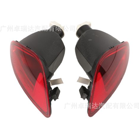 The anti-brouillard parts 8200776054 and 8200776055 are compatible with the Renault Clio III (2005-2009). (1/4)